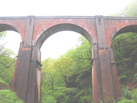 碓氷峠めがね橋の写真