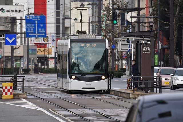 都会の電車の写真