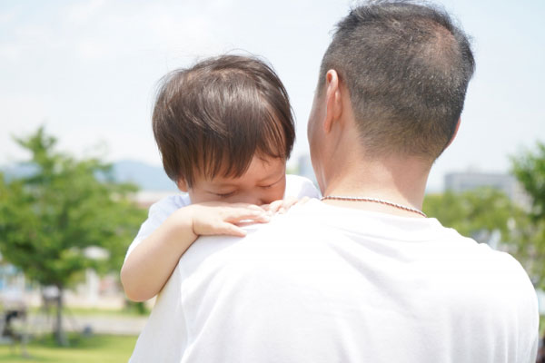 赤ちゃんと父