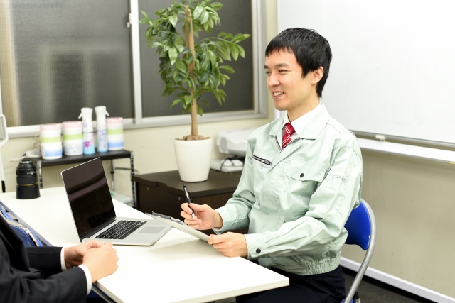 工場を経営している人の写真